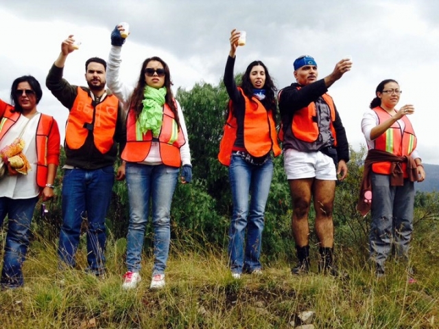 Salud con pulque en Teotihuacan